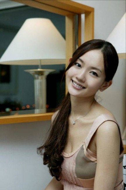 中村ゆり　女優のセミヌードがエロい画像30枚 15