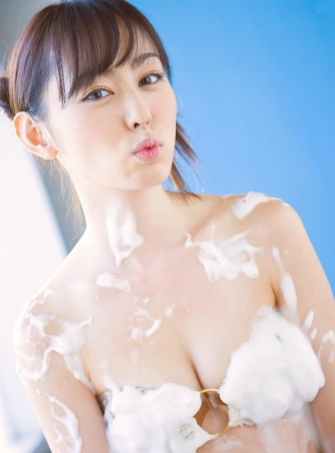 秋山莉奈の白肌スレンダーボディがエロい画像50枚 5