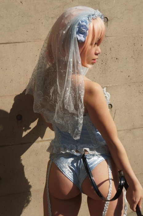 パンチラしてる素人コスプレイヤーのエロ画像 8