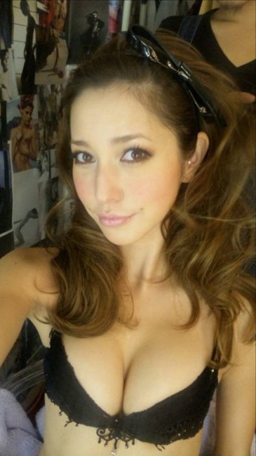 藤井リナ　巨乳モデルのセミヌードがエロい画像　ローラ 28