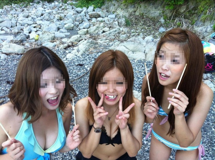 素人水着ギャルを海でナンパしたくなるエロ画像 30