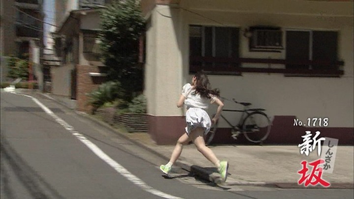 椎名香奈江 アイドルのパンツが下から見えてるエロ画像 13