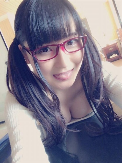 今夜のおかずになるグラビアアイドルの自撮りエロ写メ 15