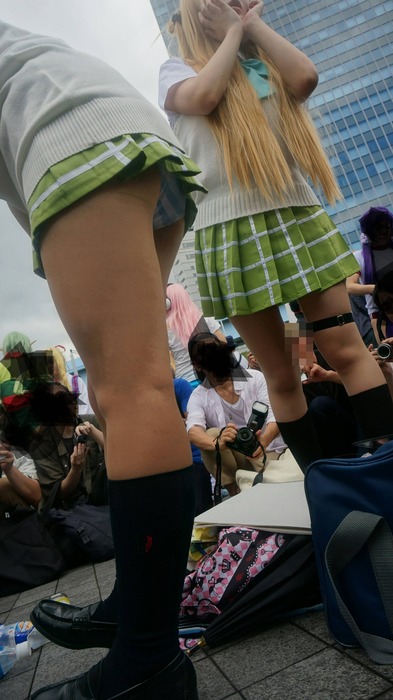 パンチラしてる素人コスプレイヤーのエロ画像 5