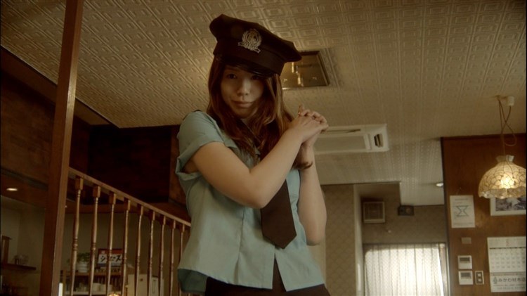 夏帆が制服姿で開脚パンチラしてるエロキャプ画像 2