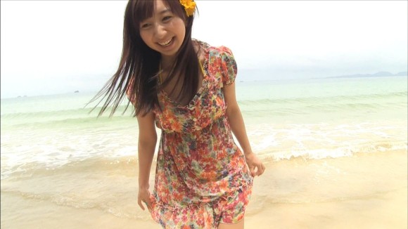 飯田里穂(21)横乳がエロいグラドルのエロ画像30枚 2