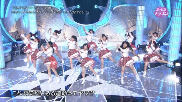橋本環奈さんがライブ中にパンチラしてるエロ画像50枚 16