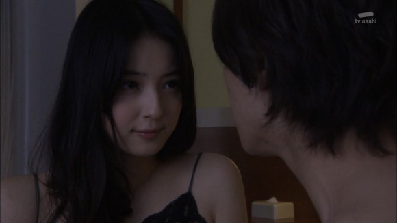 佐々木希のサンタコス+濡れ場シーンがエロいキャプ画像 20