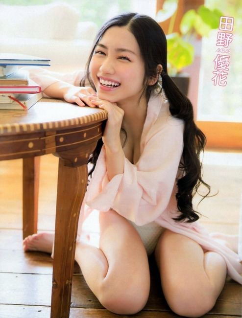 田野優花の黒髪が綺麗なグラビア画像 13