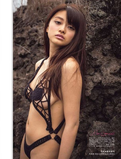 山地まりが手ぶらしてるエロ画像 14