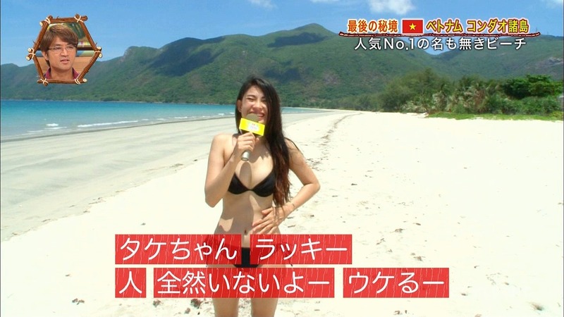 海外の水着リポーターがエロいキャプ画像 12