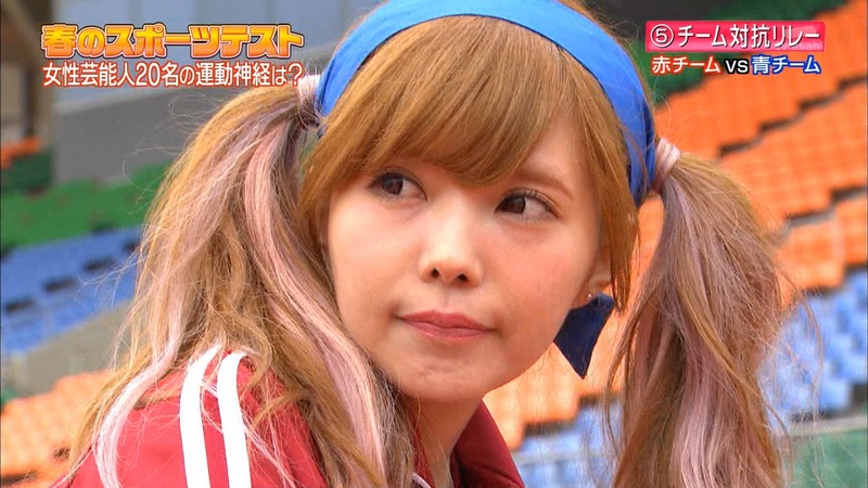 【エロ画像】ロンドンハーツで尾崎ナナ、磯山さやか、手島優、益若つばさが胸チラしまくりｗ 73