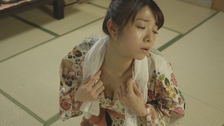 おのののかちゃんがバスタオル一枚で入浴してるエロキャプ画像 24