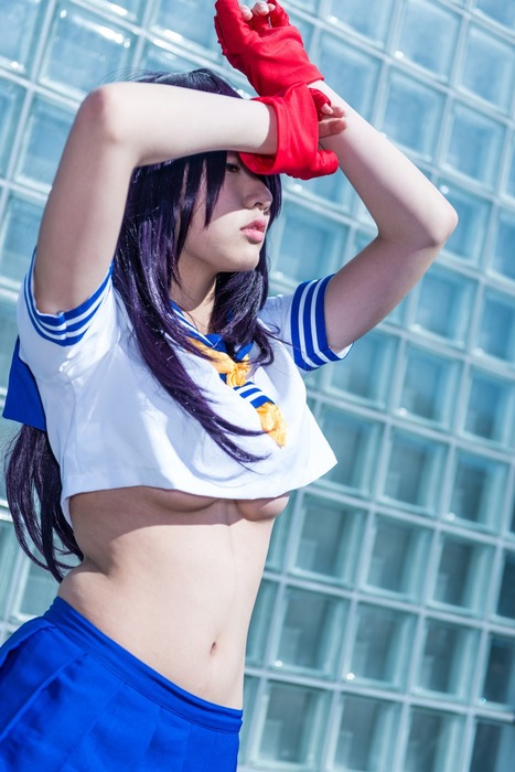 パンチラしてる素人コスプレイヤーのエロ画像 28