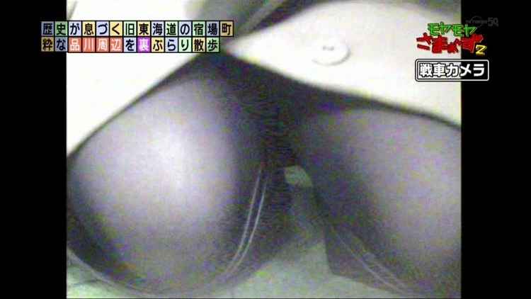 狩野恵里　女子アナがパンチラしそうなエロキャプ画像30枚　モヤモヤさまぁ～ず 20