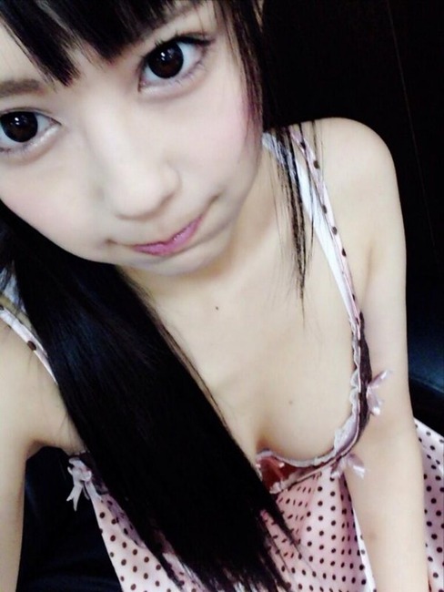Twitterで自撮り写メしてるAV女優のエロ画像 13