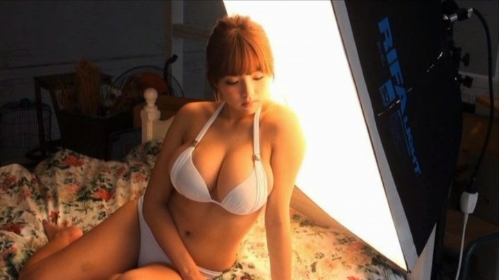 童顔巨乳な篠崎愛が子犬のように誘ってる 3