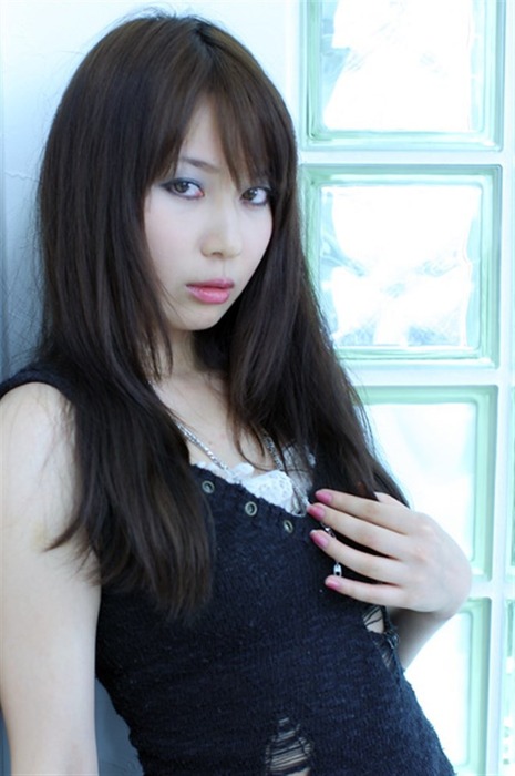 夏川マノンの美脚、太ももがセクシーな画像 24