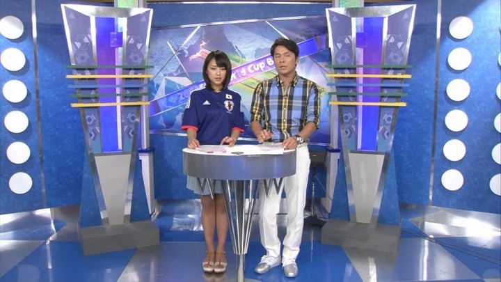 竹内由恵女子アナウンサーのサッカー日本代表コスプレが可愛い 12
