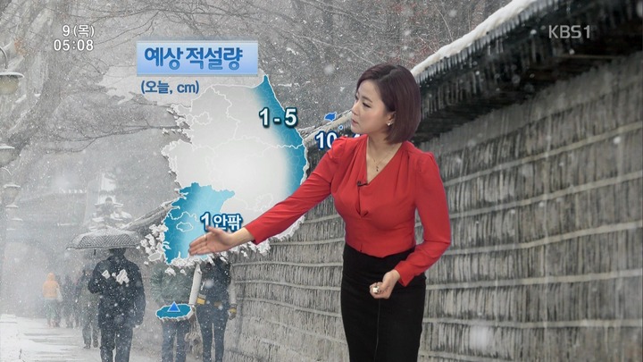 韓国のお天気お姉さんのミニスカートがエロい画像 8