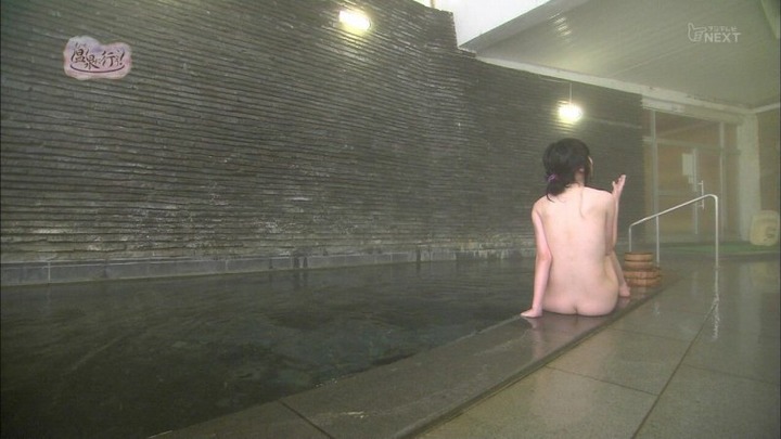 温泉に行こうで林香琳が黒下着を脱いでるエロキャプ画像60枚 40