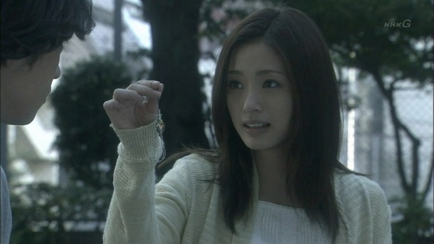 上戸彩の着衣おっぱいがエロい画像30枚 12