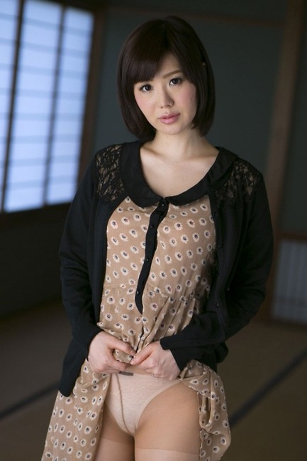 会社に行くのが楽しくなるOLのパンストパンチラ画像 4