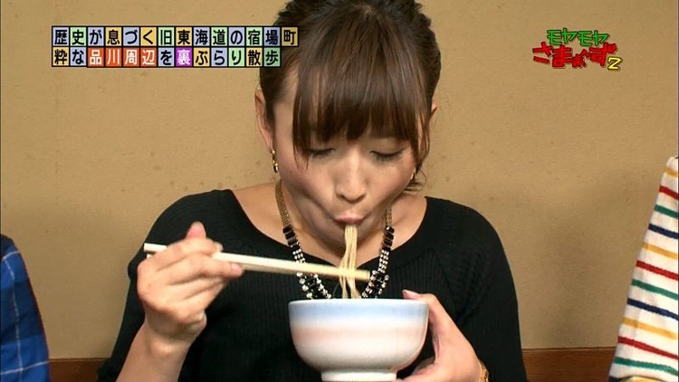 狩野恵里　女子アナがパンチラしそうなエロキャプ画像30枚　モヤモヤさまぁ～ず 7