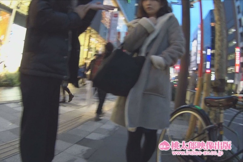 ブーツ履いてる素人ギャルを車の中でナンパ、ハメ撮り 2