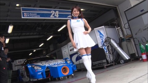 【放送事故】パンチラお尻まで見せてくれたレースクイーンのぐうかわ美女ｗｗｗｗｗ（TVエロキャプ画像あり） 6