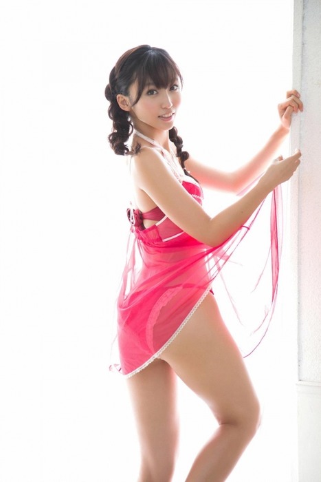 吉木りさがピンク下着でお出迎えしてるエロ画像 27