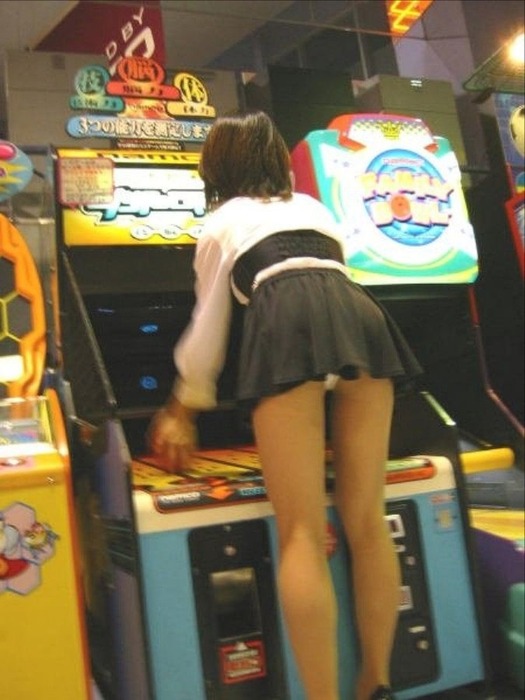 【素人屈みパンチラ盗撮エロ画像】これ見えた瞬間フルボッキしたのは俺だけだろうか？ｗｗｗｗｗ 19