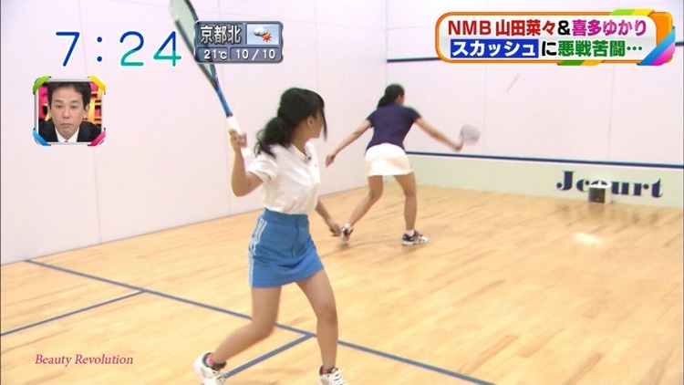 NMB48山田菜々がスカッシュでアンスコパンチラしてるエロキャプ画像 14