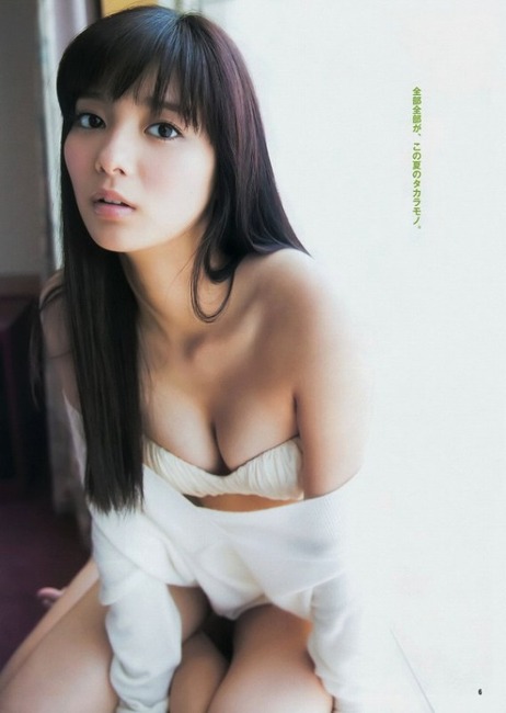 新川優愛がグラビアに挑戦してるエロ画像 1