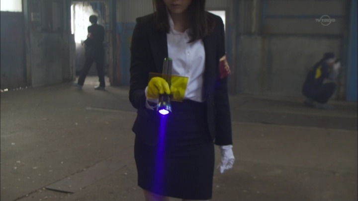 佐藤めぐみ 女優がスーツ姿でパンチラしてるエロ画像 4