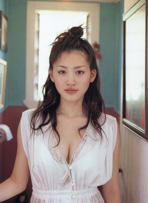 綾瀬はるかの巨乳おっぱいがエロい画像 32