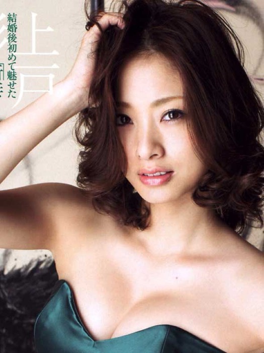 半澤直樹に出てる上戸彩の巨乳おっぱいがエロい画像 22