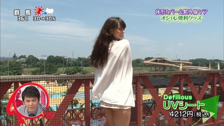 東京サマーランドでお天気お姉さんやモデルが水着になってる 21