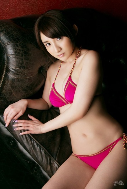 尾崎ナナのOLスーツコスプレがエロい画像70枚 72