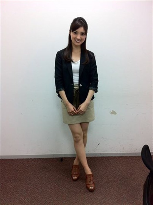 元モデルで女子アナの岩本乃蒼の太ももが綺麗な画像 6