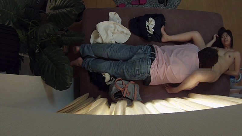 制服っぽい私服の人妻を家に連れ込んでハメ撮り盗撮 5