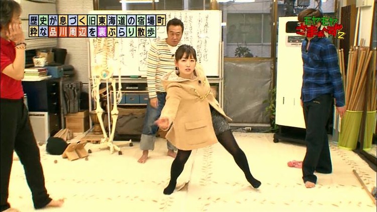 狩野恵里　女子アナがパンチラしそうなエロキャプ画像30枚　モヤモヤさまぁ～ず 13