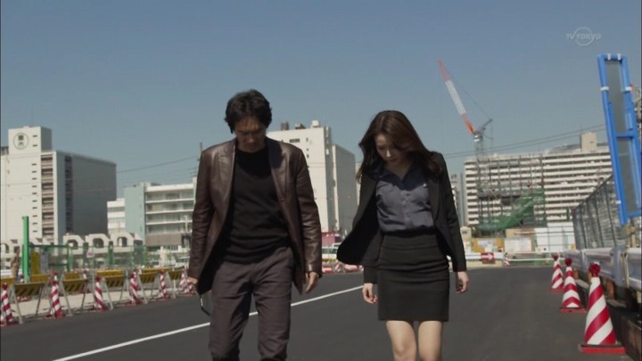 佐藤めぐみ 女優がスーツ姿でパンチラしてるエロ画像 17