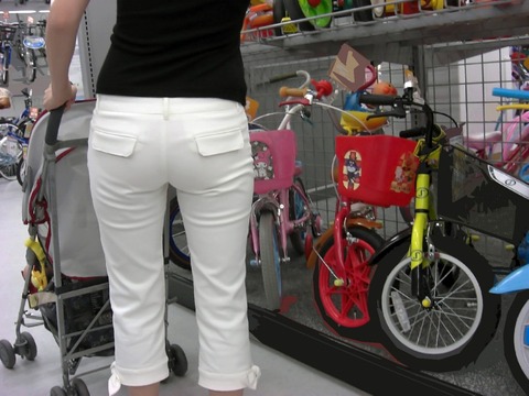 20代前半シンママが子連れなのにエロい…まだまだ女だよなｗｗｗｗｗ（素人盗撮エロ画像あり） 8