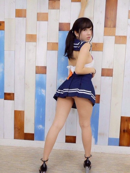 富永一葉のコスプレ自撮りが抜けるエロ画像 51