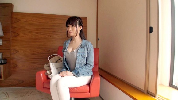 巨乳でバスガイドの素人ハメ撮りエロ画像 4