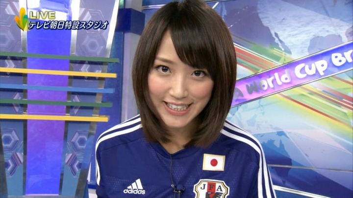 竹内由恵女子アナウンサーのサッカー日本代表コスプレが可愛い 2