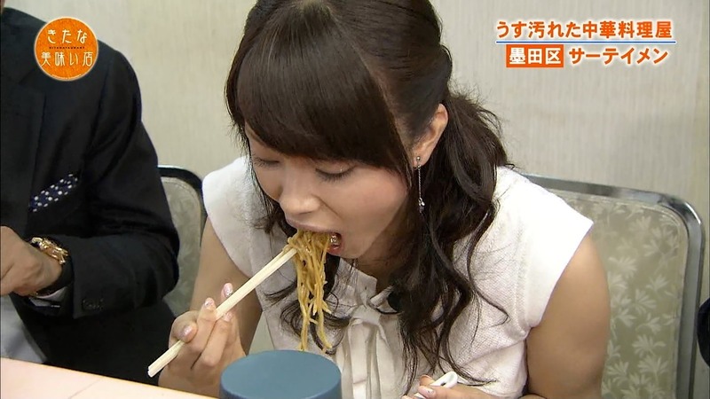 フェラをするようにモノを食べるアイドル達の顔がエロい 10