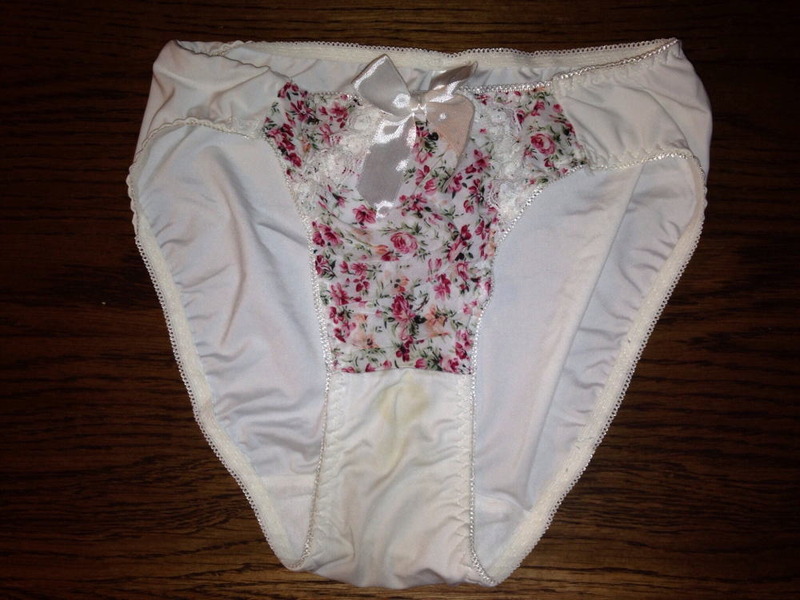 素人のシミ付きパンティ・下着って異常に興奮するよね 9