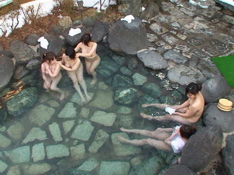 【露天風呂温泉盗撮エロ画像】油断すると望遠カメラで盗撮されてるぞｗｗｗｗｗｗ 7